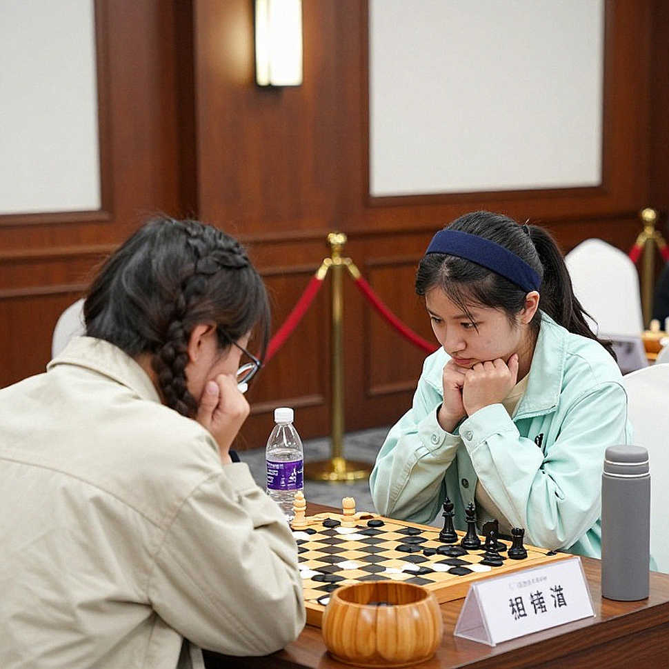 साठ-चार खानों का तीसरा कमरा: FIDE की कारागार शतरंज चैंपियनशिप में 77 टीमें और एक लीडरबोर्ड जो नाम नहीं छापता